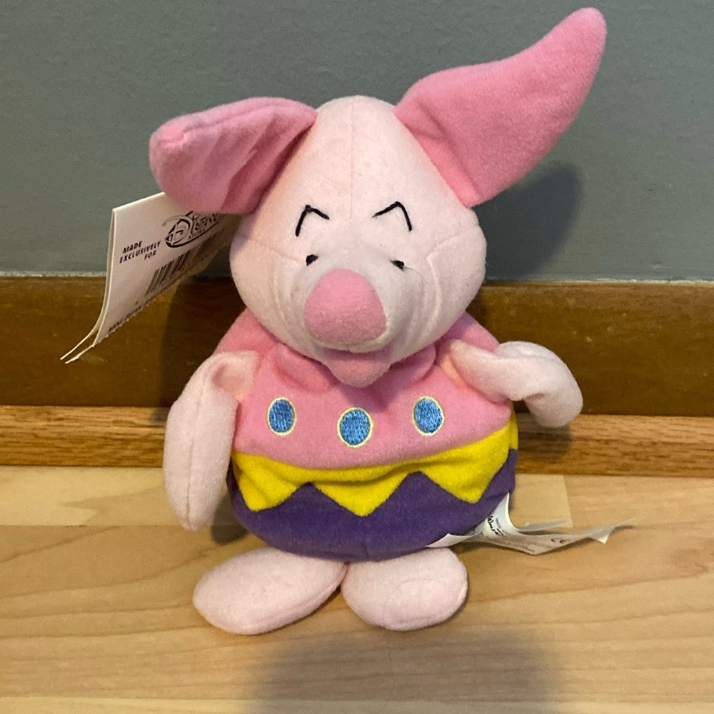 BRAND NEW BEAN BAG EASTER EGG PIGLET 8”! NWT. SMOKE FREE HOME!